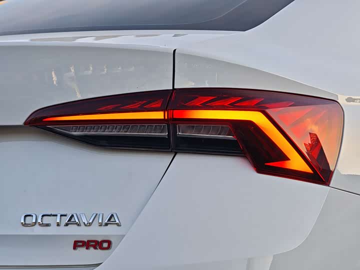 Photo 8 - Skoda Octavia Pro