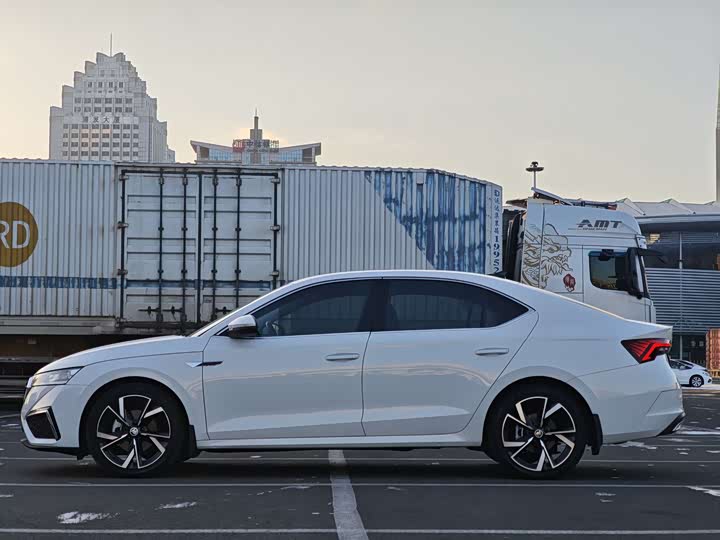 Photo 9 - Skoda Octavia Pro