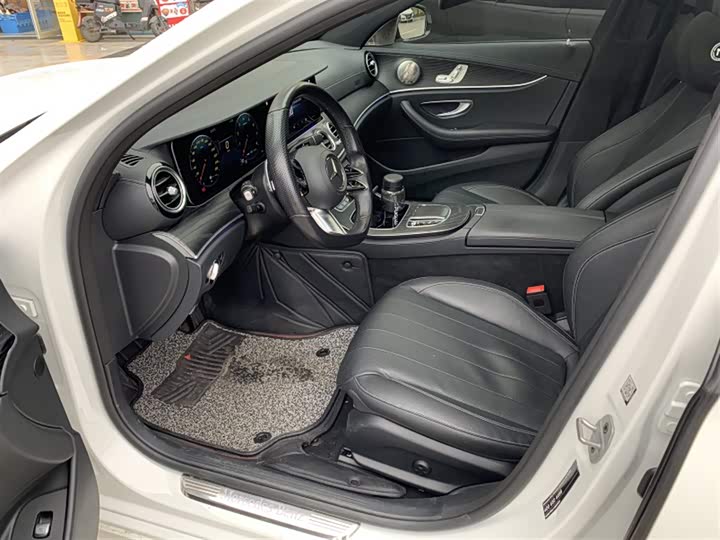 Фото 4 - Mercedes-Benz E-Class