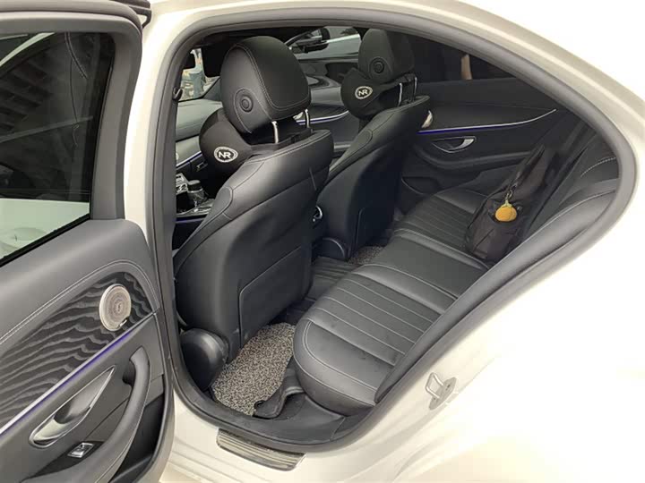 Фото 5 - Mercedes-Benz E-Class