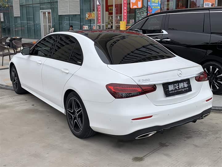 Фото 7 - Mercedes-Benz E-Class