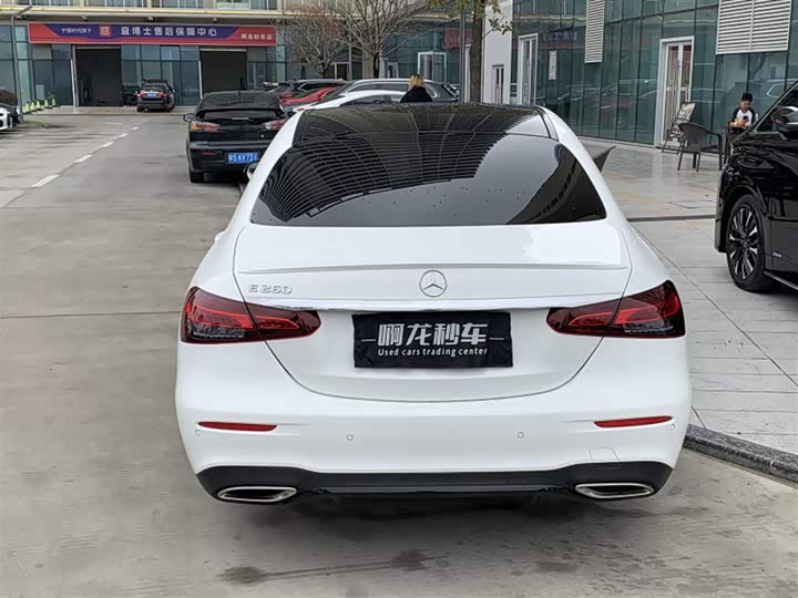 Фото 8 - Mercedes-Benz E-Class