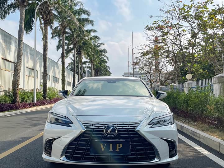 Фото 2 - Lexus ES