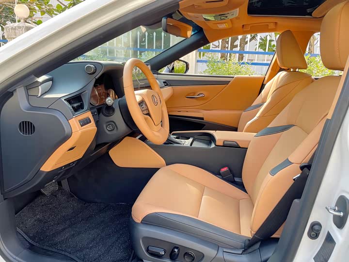 Фото 4 - Lexus ES