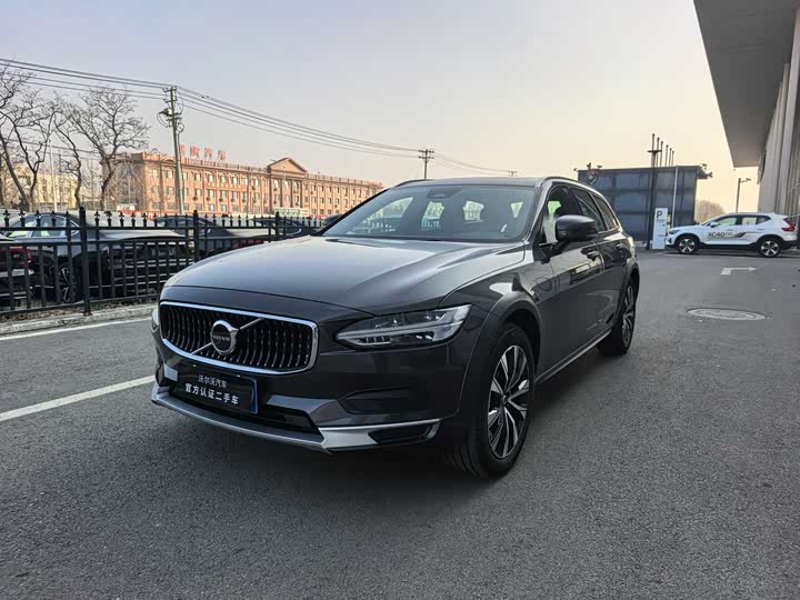 Фото 1 - Volvo V90