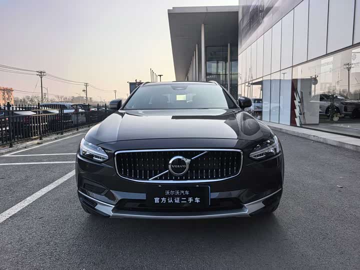 Фото 2 - Volvo V90