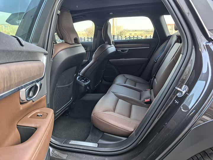 Фото 8 - Volvo V90