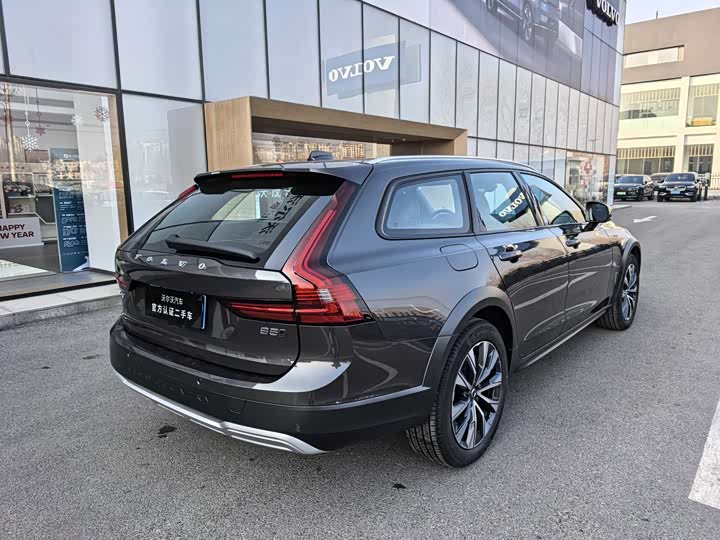 Фото 9 - Volvo V90