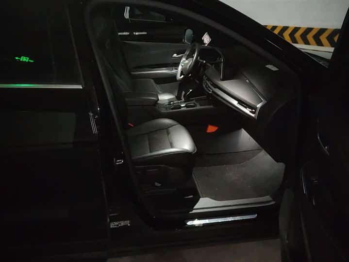 Фото 8 - Cadillac XT4