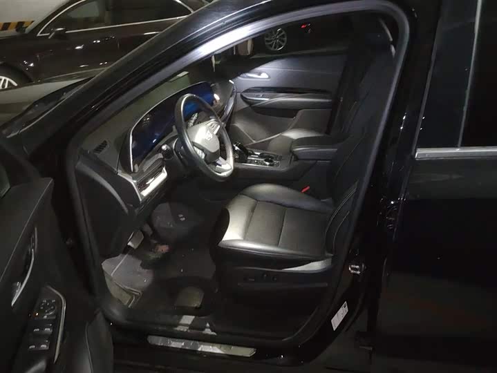 Фото 9 - Cadillac XT4