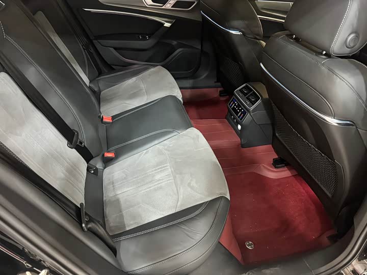 Фото 9 - Audi A6L