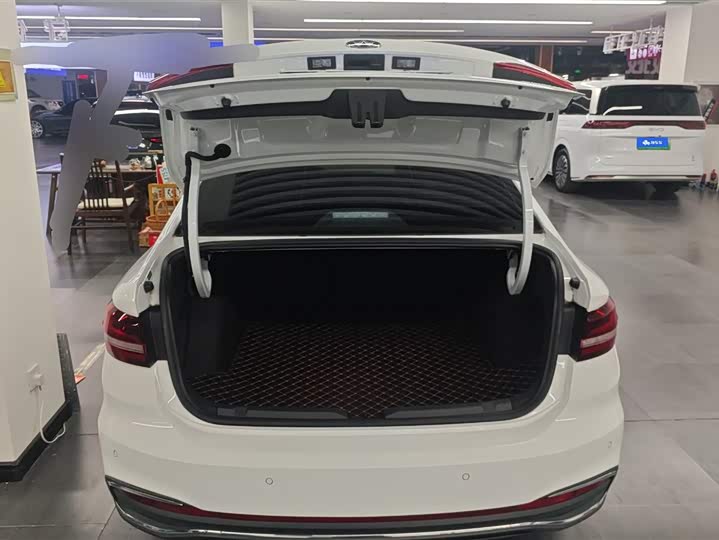 Фото 4 - Volkswagen Lavida