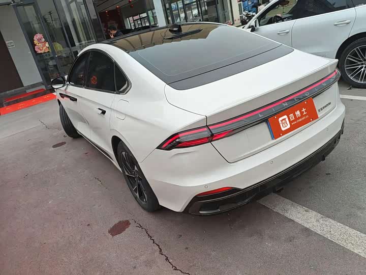 Photo 2 - Lincoln Z (Zephyr)