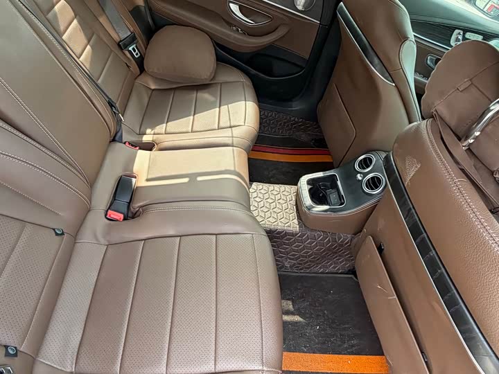 Фото 5 - Mercedes-Benz E-Class