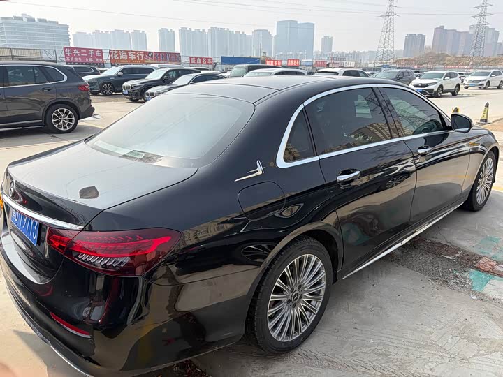 Фото 9 - Mercedes-Benz E-Class