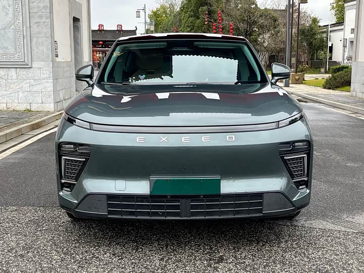 Photo 2 - Exeed Sterra ET