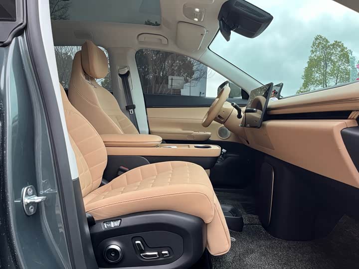 Photo 4 - Exeed Sterra ET