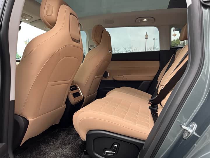 Photo 5 - Exeed Sterra ET