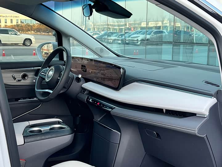 Фото 9 - Buick GL8 ES