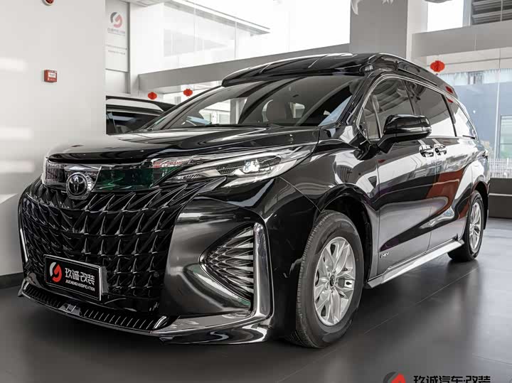 Фото 1 - Toyota Granvia