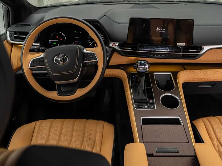 Фото 9 - Toyota Granvia