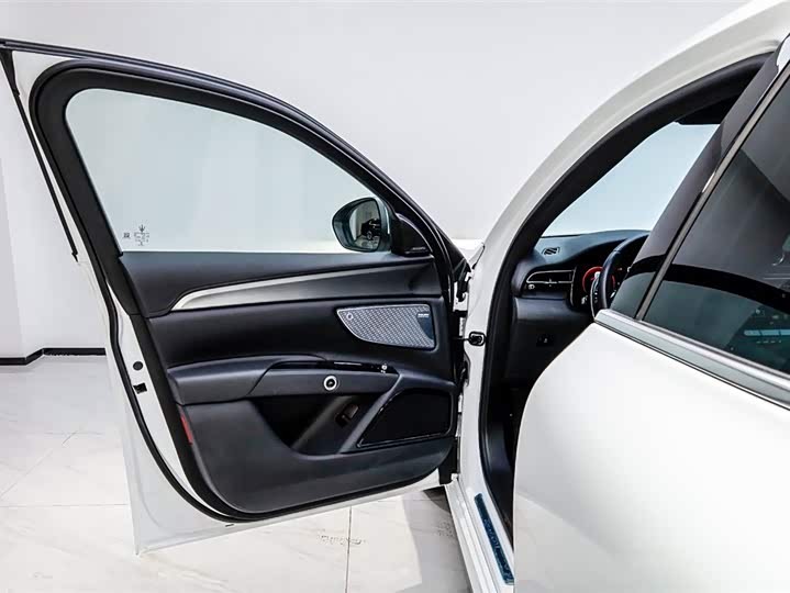 Фото 8 - Maserati Grecale