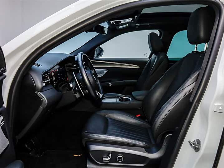 Фото 9 - Maserati Grecale