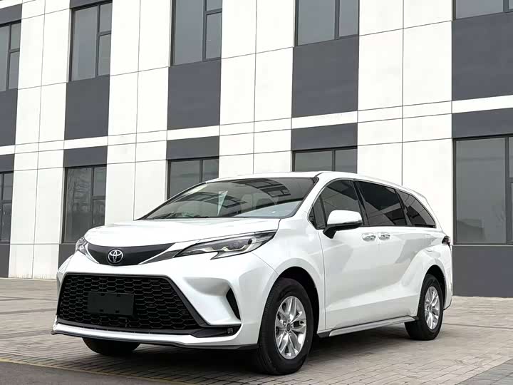 Photo 1 - Toyota Granvia