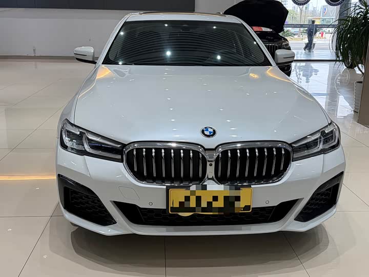 Photo 2 - BMW 5 Series