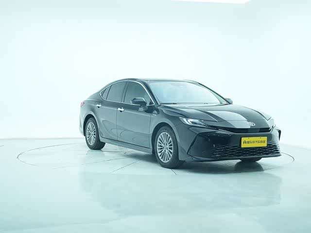 Фото 3 - Toyota Camry