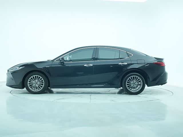 Фото 4 - Toyota Camry