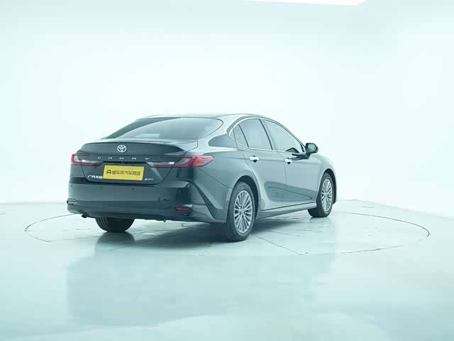 Фото 7 - Toyota Camry