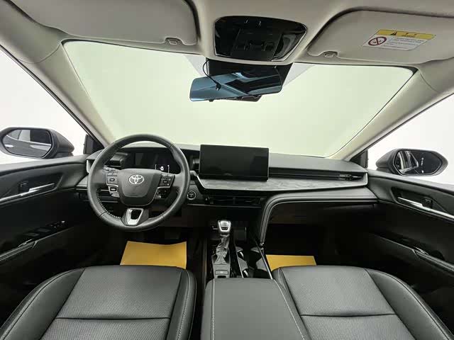 Фото 9 - Toyota Camry