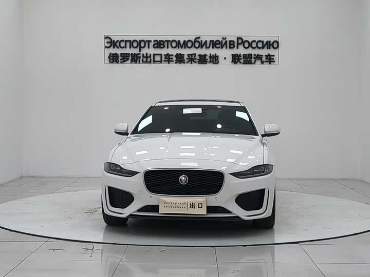 Фото 2 - Jaguar XE L
