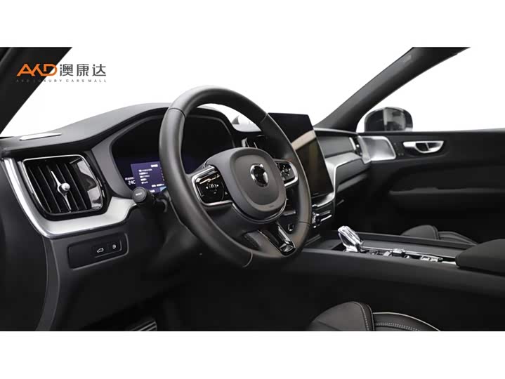 Photo 6 - Volvo XC60 Hybrid