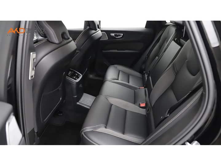 Photo 7 - Volvo XC60 Hybrid