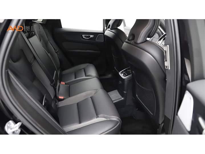 Photo 8 - Volvo XC60 Hybrid