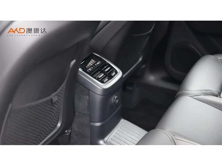 Photo 9 - Volvo XC60 Hybrid