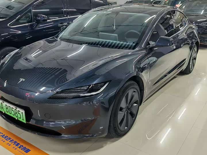 Фото 1 - Tesla Model 3