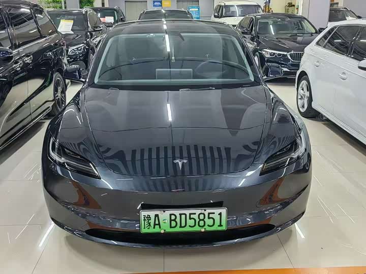 Фото 2 - Tesla Model 3