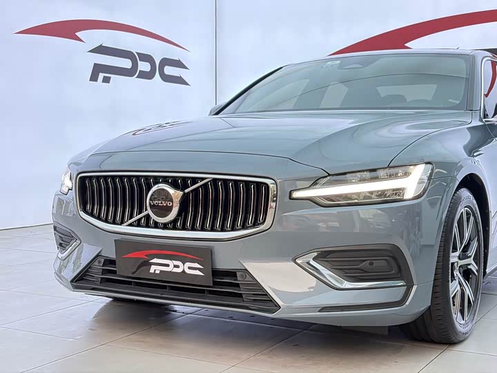 Фото 3 - Volvo S60