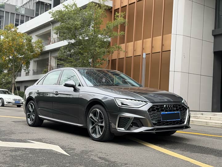 Фото 3 - Audi A4L