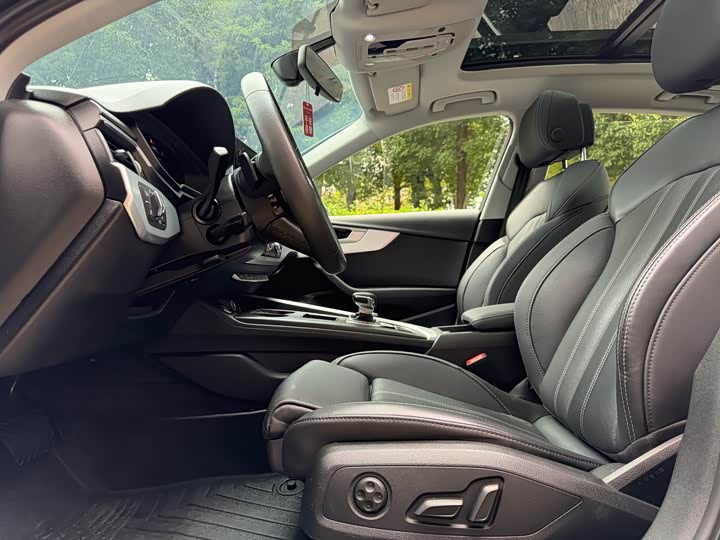 Фото 5 - Audi A4L