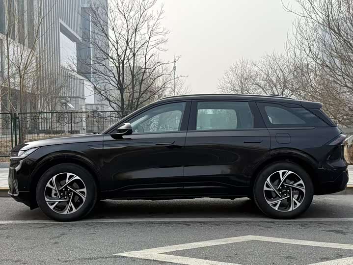 Фото 3 - Lincoln Nautilus