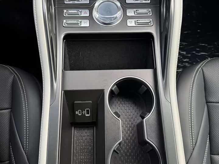 Фото 8 - Lincoln Nautilus