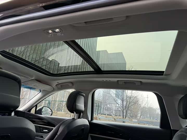 Фото 9 - Lincoln Nautilus