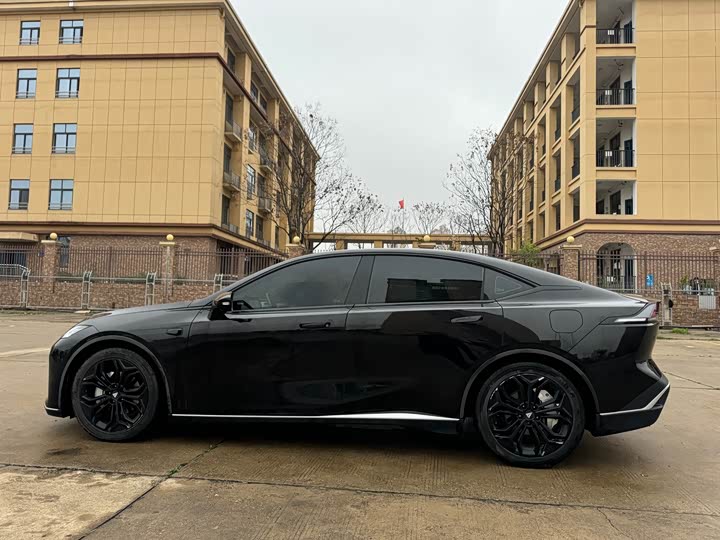 Фото 9 - Changan Deepal SL03