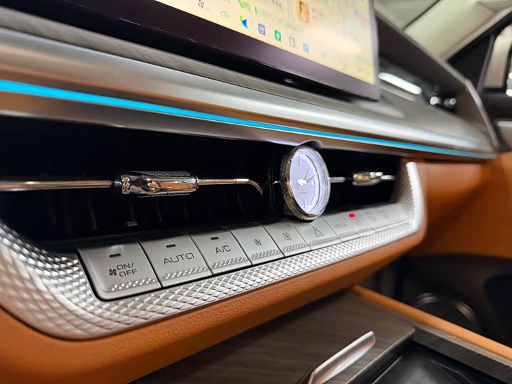 Photo 8 - Tank 500 Hybrid