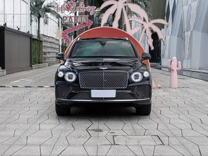 Photo 2 - Bentley Bentayga Hybrid