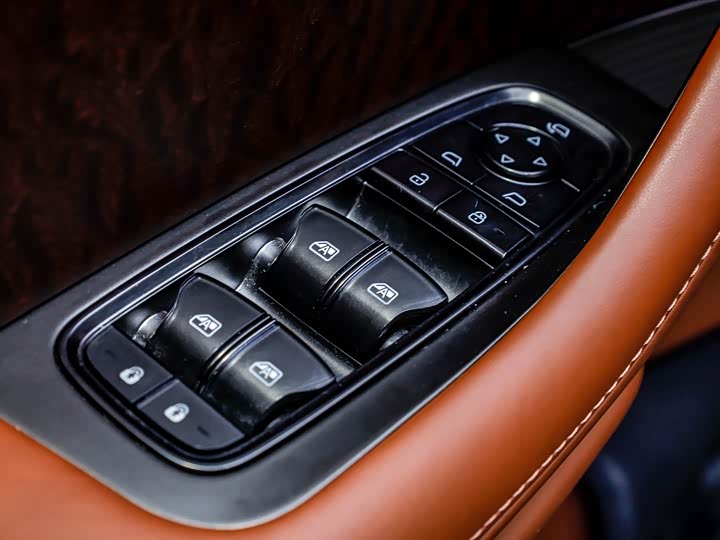 Фото 2 - BYD Yangwang U8